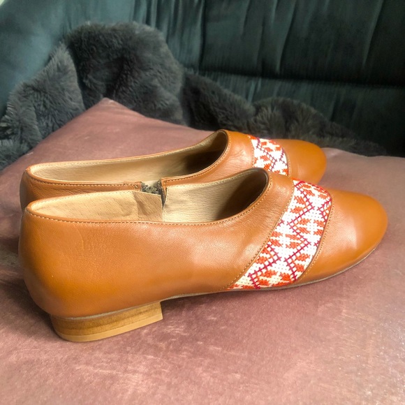 Tatreez Oxford Shoe from Darzah - Picture 4 of 9